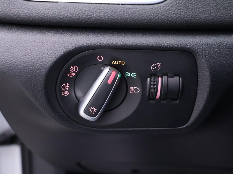Audi Q3 2,0 TDi 130kW Quattro - fotka 14 z 31