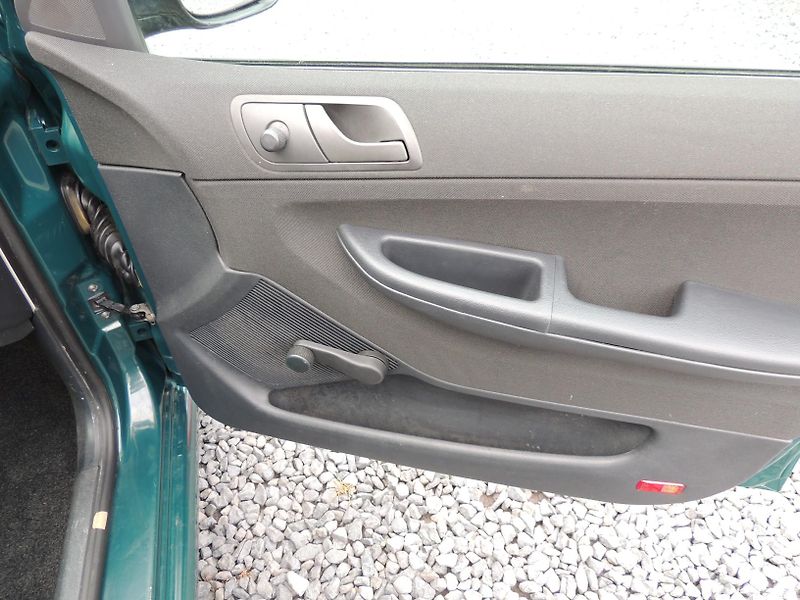 Škoda Fabia (2005) 1.2HTP,40kw,ČR,1majitel - fotka 22 z 33