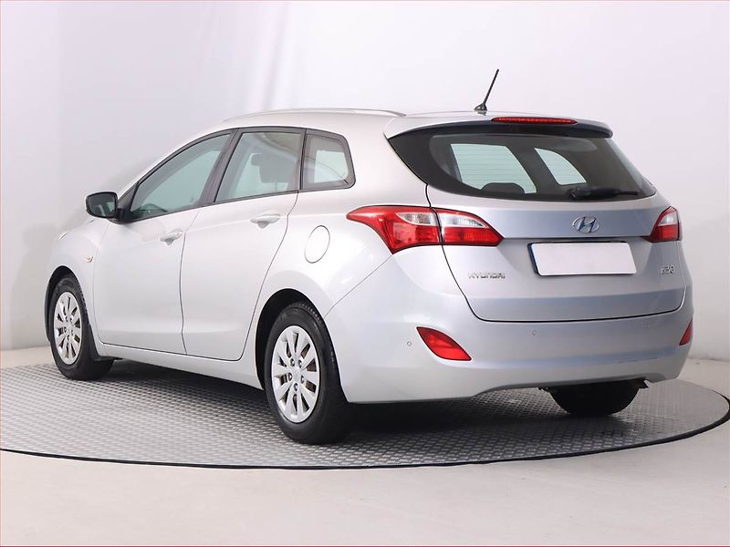 Hyundai i30 (2016) Comfort 1.6 CRDi, Serv.kniha - fotka 4 z 16