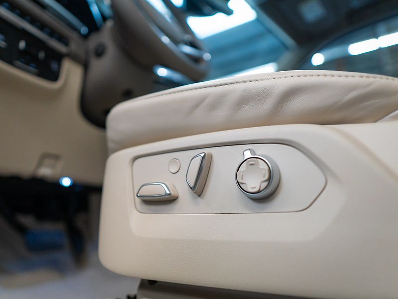 Cadillac Escalade (2026) 6.2 ESV Sport Platinum 2026 - fotka 17 z 50