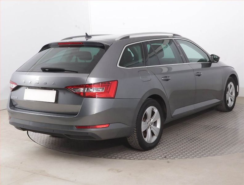 Škoda Superb (2022) 2.0 TDI - fotka 5 z 17