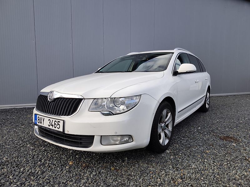 Škoda Superb - fotka 1 z 18