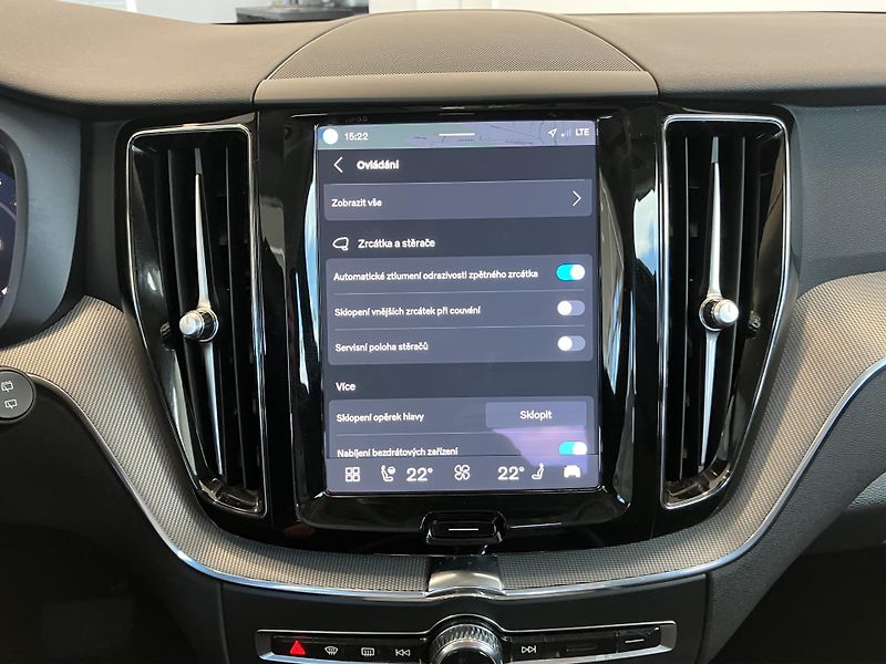 Volvo XC60 B4 AWD PLUS DARK AT8, ČR - fotka 34 z 41
