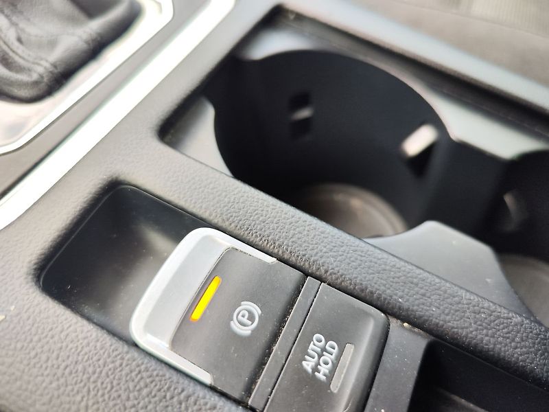 Volkswagen Passat 2.0 TDi/110kW Comfortline DSG - fotka 24 z 32