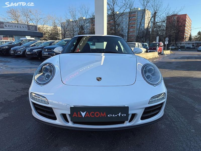 Porsche 911 4 GTS - fotka 3 z 38
