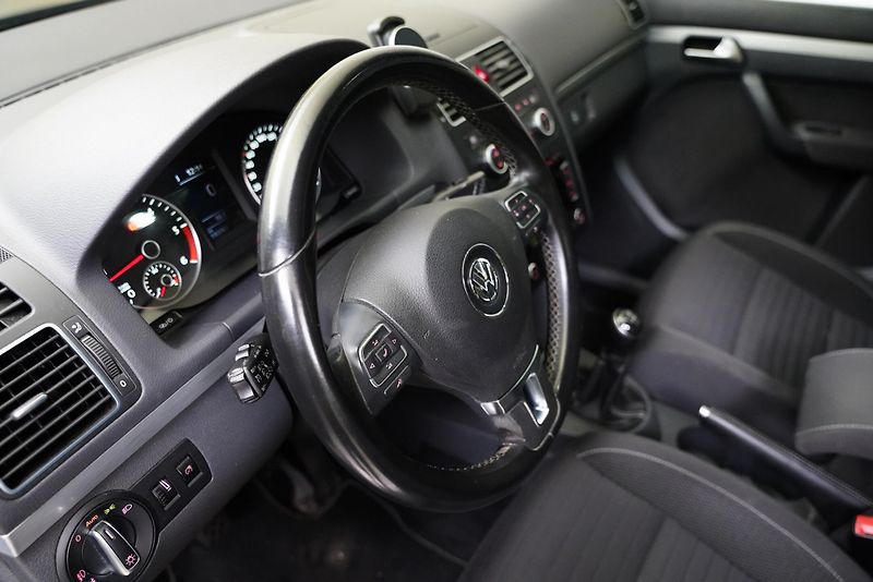 Volkswagen Touran - fotka 14 z 24
