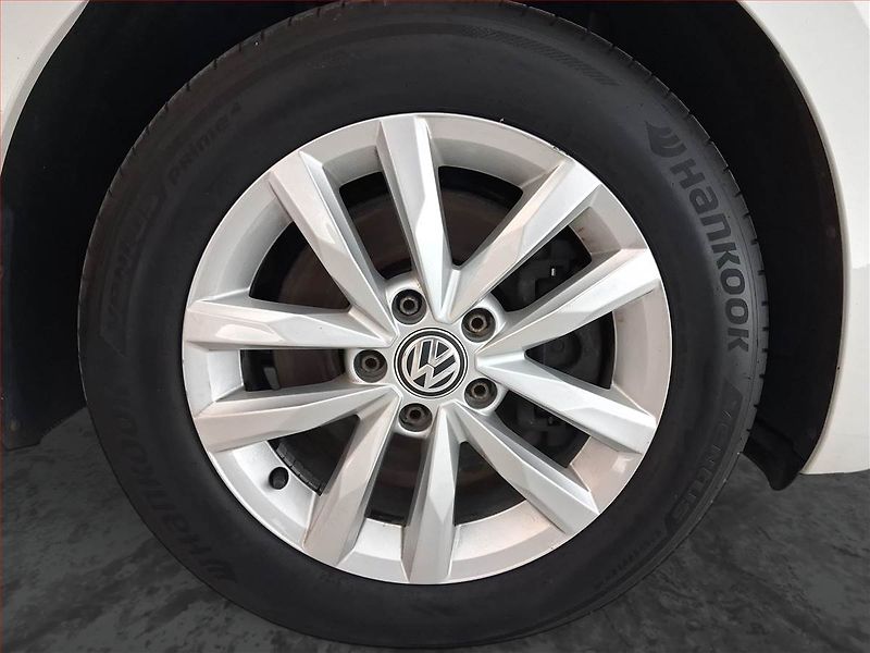 Volkswagen Touran (2018) Comfortline 2.0 TDI, ČR,1.maj - fotka 15 z 22