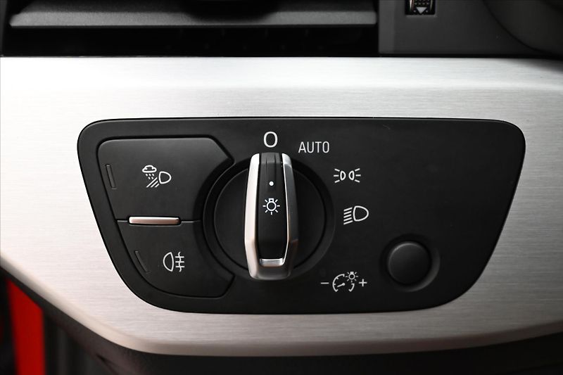Audi A4 2,0 40TDI 150kW QUATTRO S-LINE - fotka 27 z 33