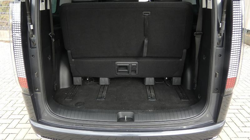 Hyundai Staria 2.2 CRDi Luxury 4x4 Auto - fotka 23 z 32