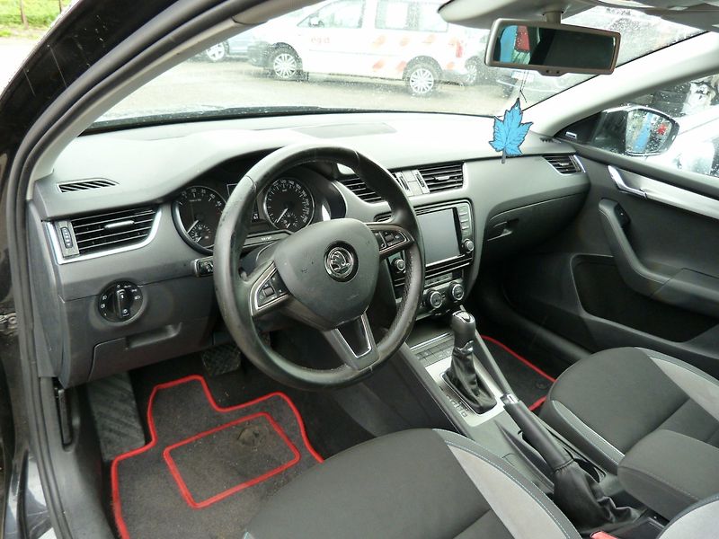 Škoda Octavia 2.0 TDI JOJ - fotka 9 z 27
