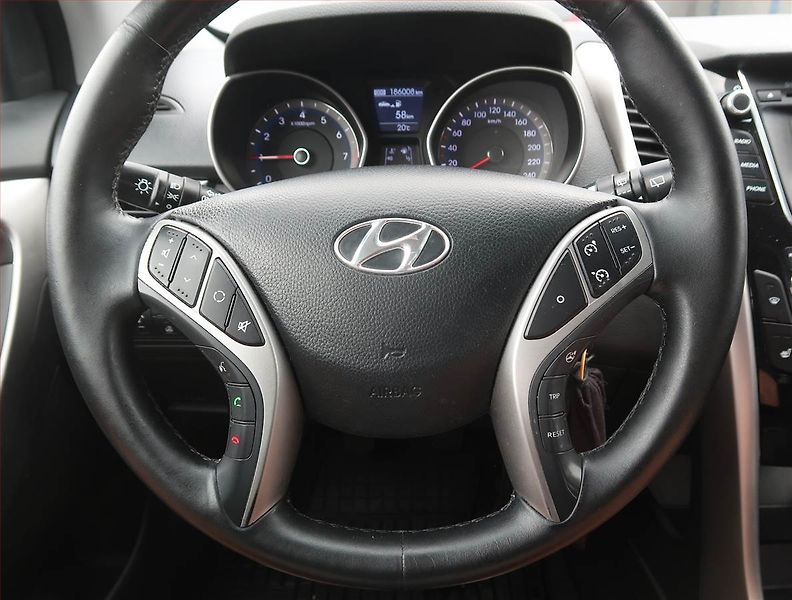 Hyundai i30 (2016) 1.6 MPI, Tempomat - fotka 15 z 16
