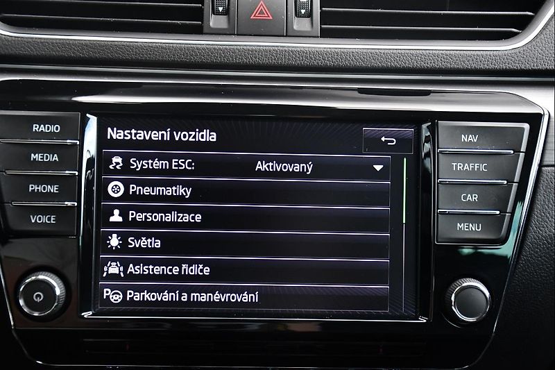 Škoda Superb 1.6TDi 88kW STYLE - fotka 28 z 40