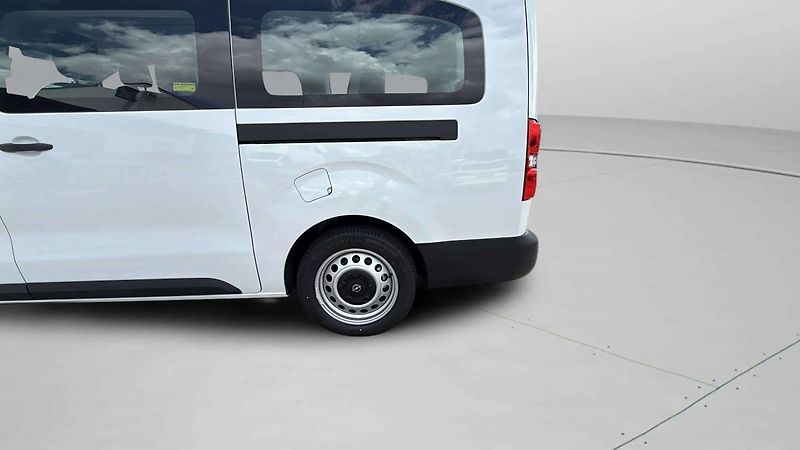 Opel Vivaro (2026) L2 (L) Combi 2.2 CDTi 180k AT8 - fotka 23 z 25