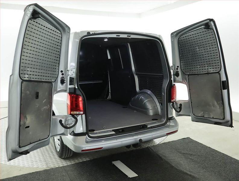 Volkswagen Transporter (2023) 2.0 TDI, ČR, 1Maj - fotka 13 z 16