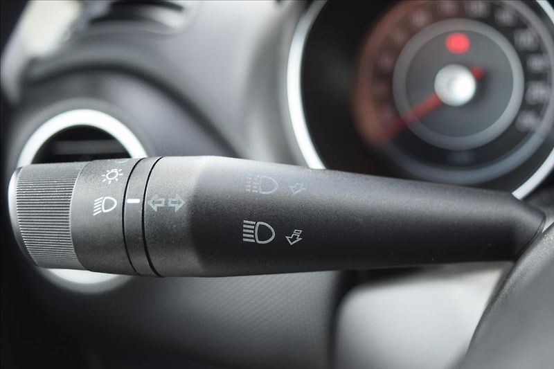 Fiat Grande Punto 1,2 i 51KW PO ROZVODECH KLIMA - fotka 31 z 42