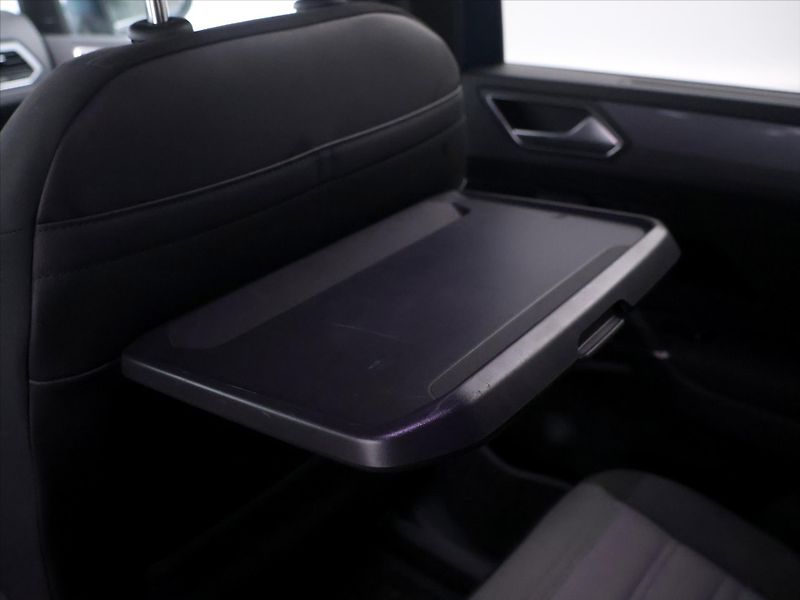 Volkswagen Touran 2,0 TDI 110kW R-Line DSG CZ - fotka 17 z 38