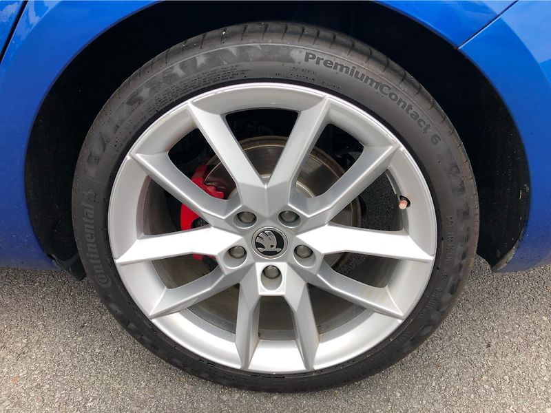 Škoda Octavia Combi 2,0 TDI RS - fotka 14 z 30