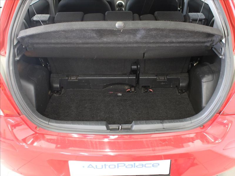 Toyota Yaris 1,3 i 73kW 2.maj.ČR STK - fotka 15 z 16
