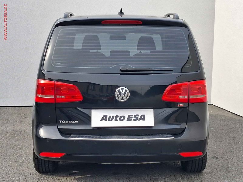 Volkswagen Touran (2011) 1.2TSi, Trendline, navi - fotka 5 z 17