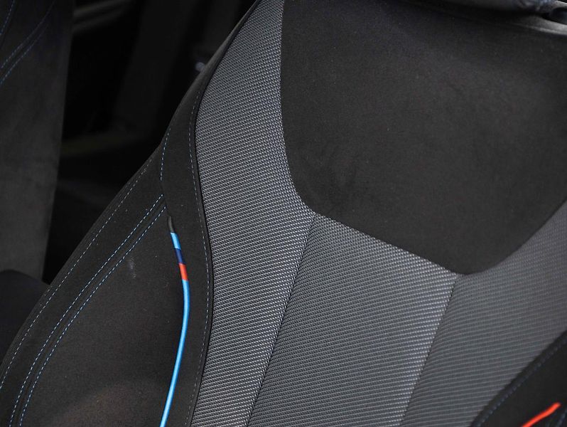BMW Řada 3 330i xDrive Touring - fotka 18 z 20