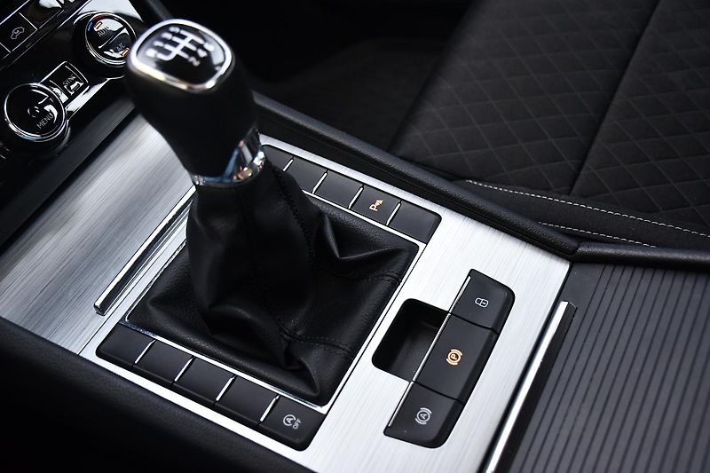 Škoda Superb 1.5TSi 110kW MT CARPLAY  - fotka 35 z 51