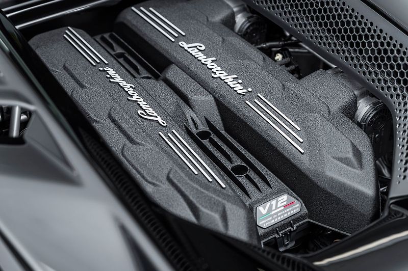 Lamborghini Revuelto - fotka 8 z 27