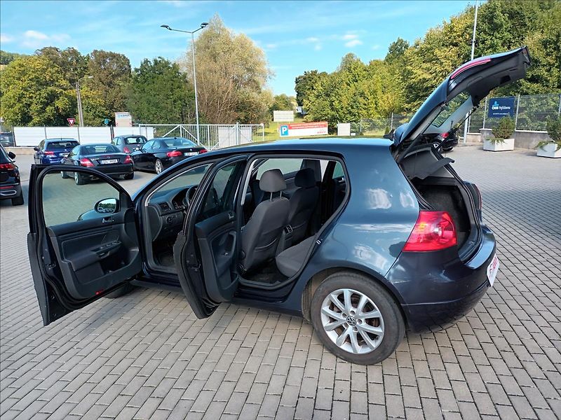 Volkswagen Golf 1,6 75kw,AUTOMAT,SERVISKA - fotka 10 z 35