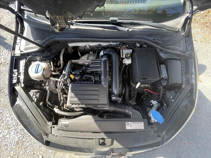 Volkswagen Golf 1,2 TSi  P+Z Senzory,Klimatiza - fotka 36 z 43
