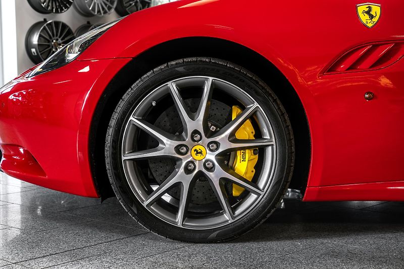Ferrari California ROSSO CORSA/KAMERA/ - fotka 8 z 22