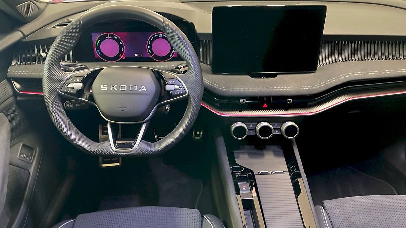 Škoda Superb (2025) Combi iV SPORTLINE 1.5 TSI 150 - fotka 5 z 35