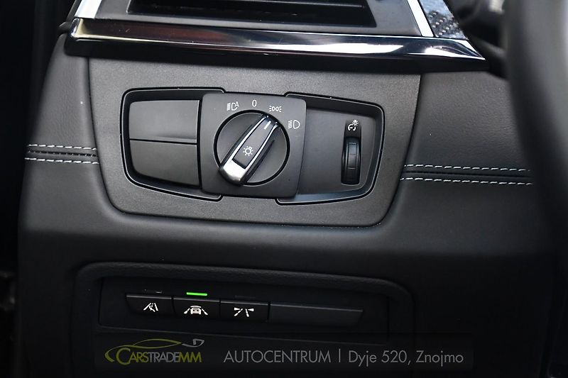 BMW M4 3.0 317kW HUD LED DPH - fotka 32 z 57