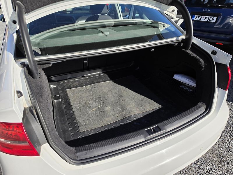Audi A4 2.0 TDI Sedan Led Xenon  - fotka 6 z 22