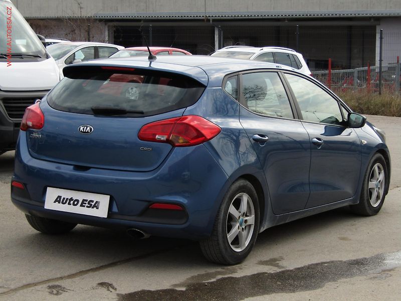 Kia Ceed (2012) 1.4 CRDi, ČR, AC, +kola - fotka 4 z 16