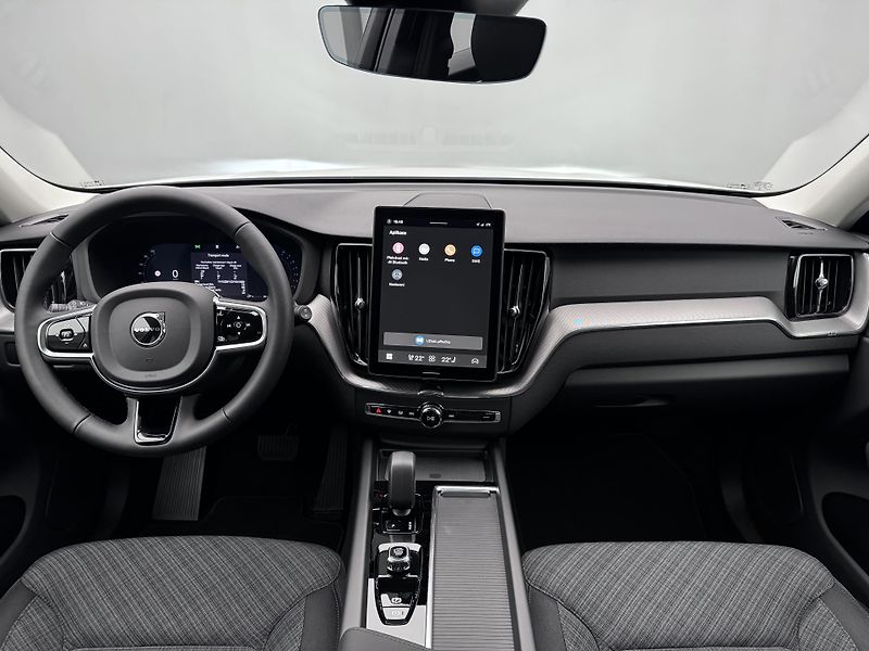 Volvo XC60 (2026)  B5 AWD AUT ESSENTIAL - fotka 2 z 20