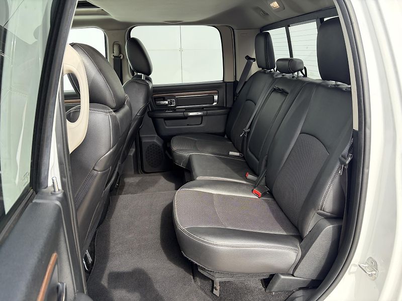 Dodge RAM (2016) 1500 Laramie V8 HEMI - fotka 35 z 40