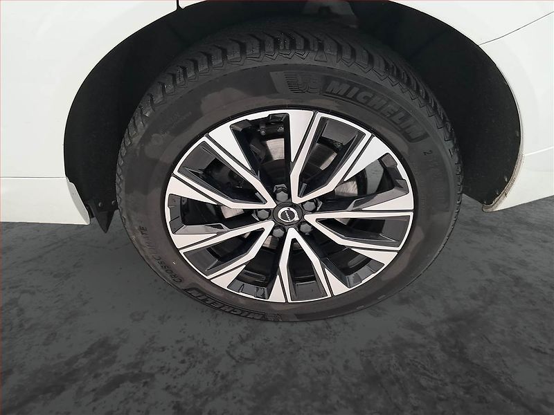 Volvo XC60 (2023) B4 AWD - fotka 15 z 17