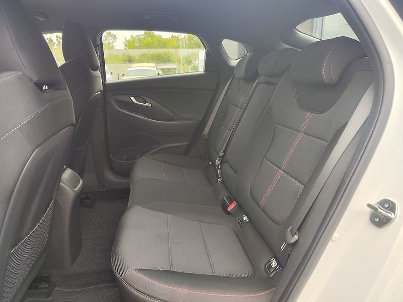 Hyundai i30 1.5 T-GDI/117kW N-Line DCT - fotka 12 z 32