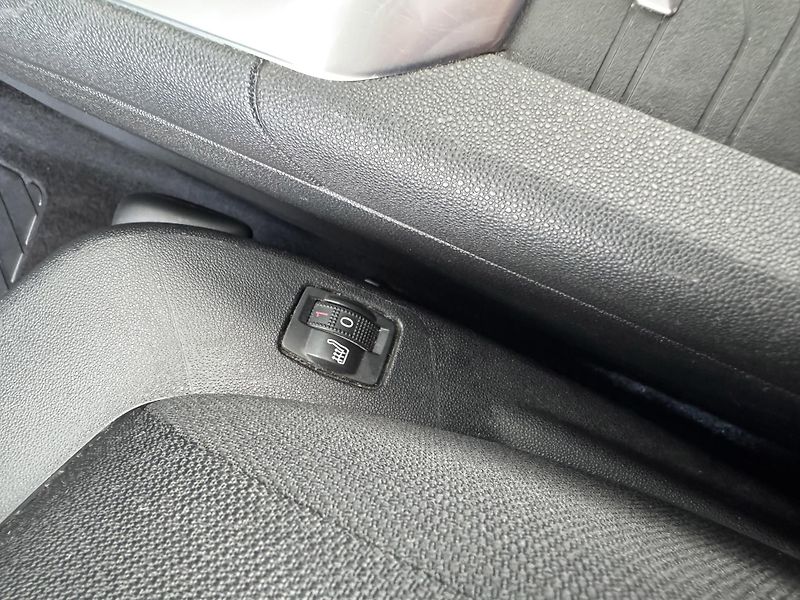 Citroën Grand C4 Picasso 1,6HDi 88kW*Navi*PDC*LED*7Míst - fotka 25 z 31