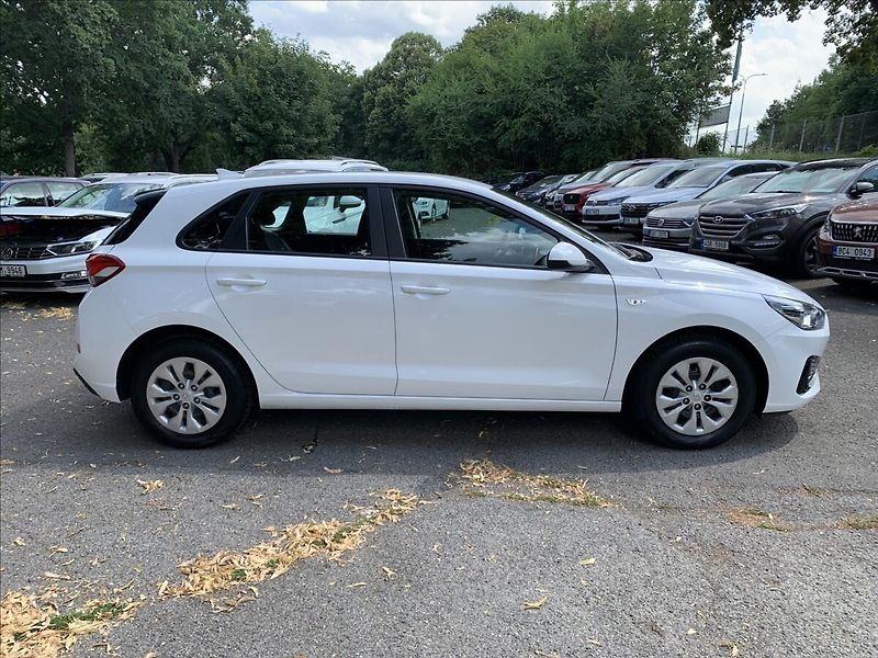 Hyundai i30 1,5 i,ČR,SERVISKA,1.MAJ - fotka 4 z 20