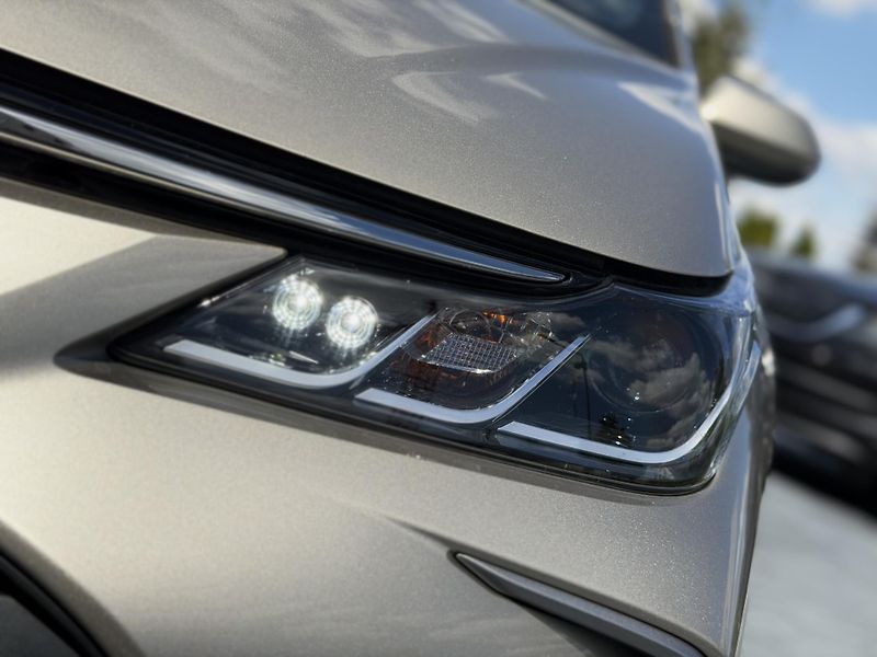 Toyota Corolla (2022) 1.8 90 kW hybrid / sedan - fotka 7 z 22