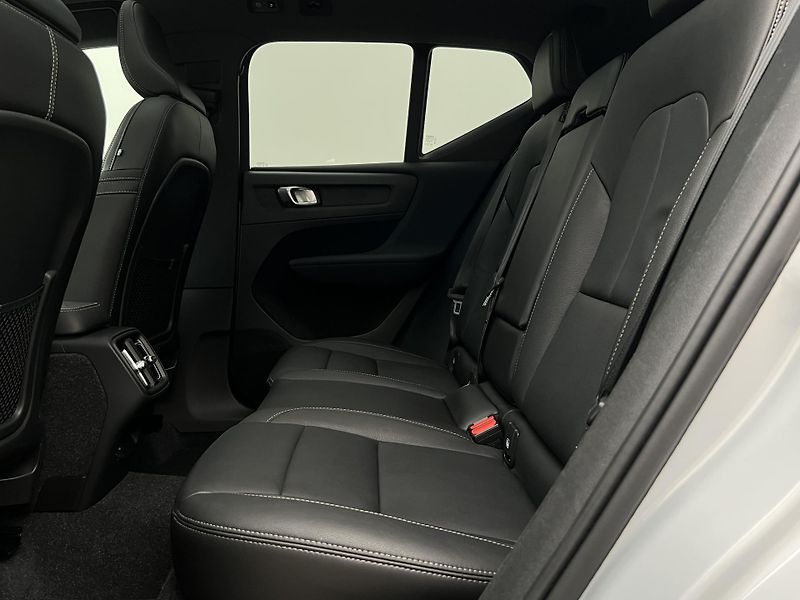 Volvo XC40 T3 R-DESIGN  - fotka 6 z 41