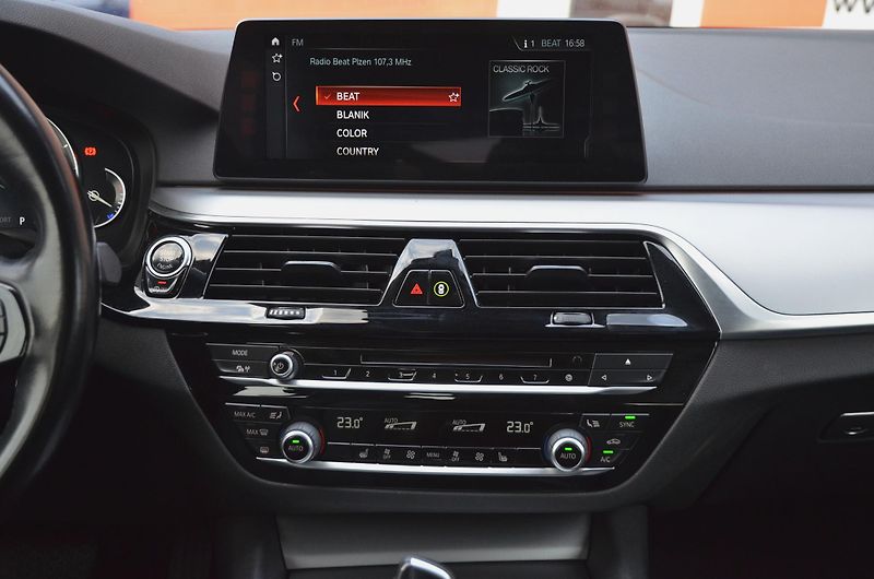 BMW Řada 5 (2017) 520d xDrive 140kW / ČR / DPH  - fotka 20 z 36