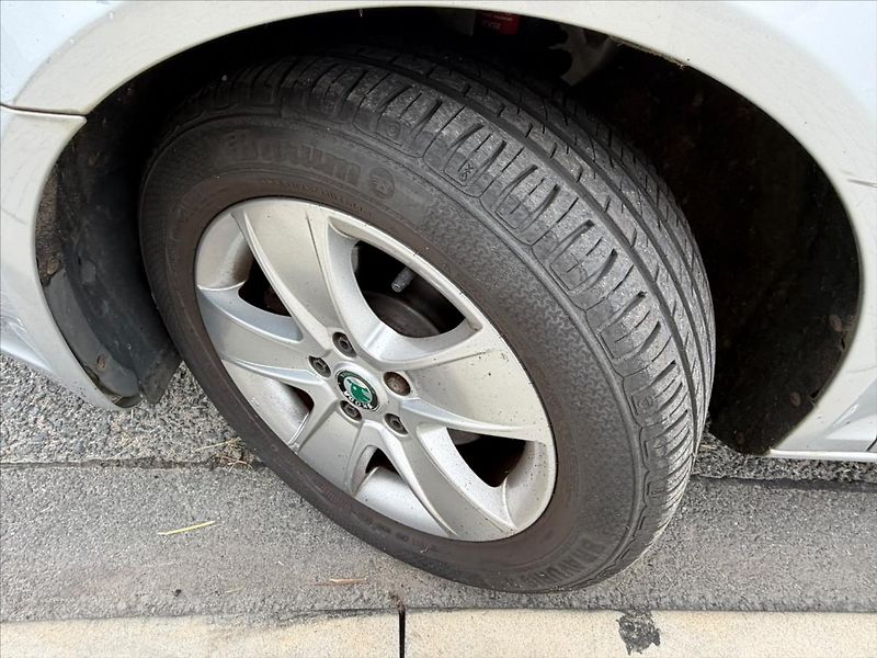 Škoda Octavia 1,6  1,6 DISEL - fotka 12 z 32
