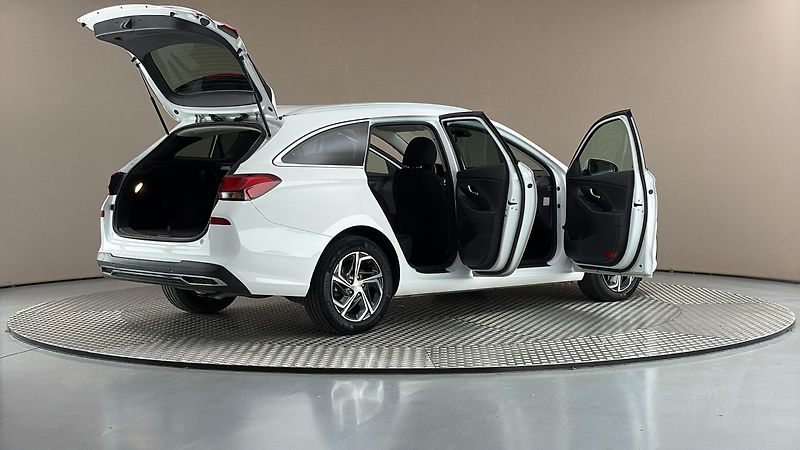 Hyundai i30 1.5 T-GDI Smart Kombi - fotka 6 z 23
