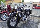 Nádherně zrenovovaný motocykl Praga BD 500 DOHC byl k vidění při nedávném srazu hostorických vozidel v severočeském Terezíně.