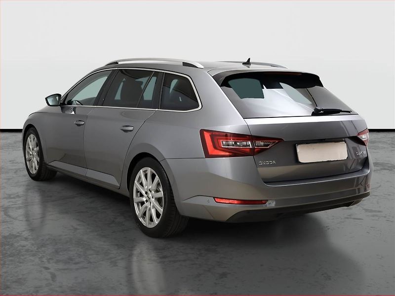 Škoda Superb (2017) 1.6 TDI, Kůže, Navi, Bi-Xenony - fotka 4 z 22