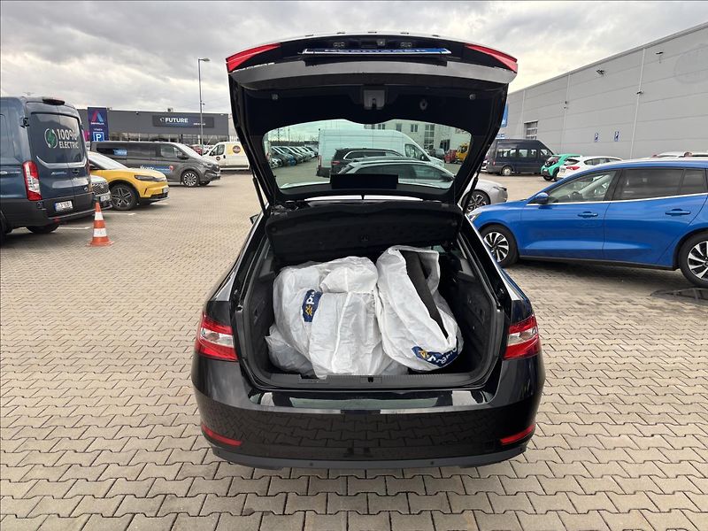 Škoda Superb 2,0 TDI 147kW Style 4x4 DSG - fotka 13 z 37