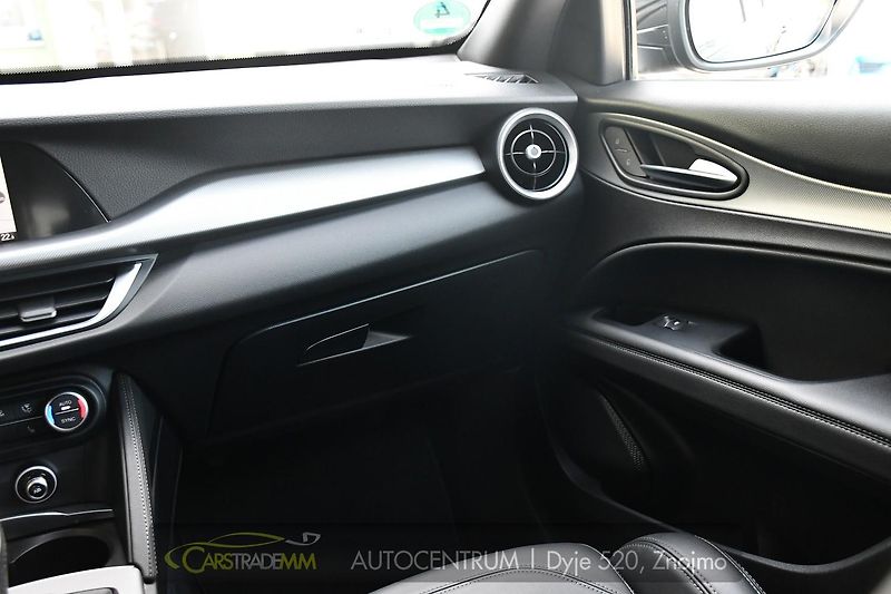 Alfa Romeo Stelvio 2.0T 16V 206kW VELOCE AT8 Q4 - fotka 7 z 44