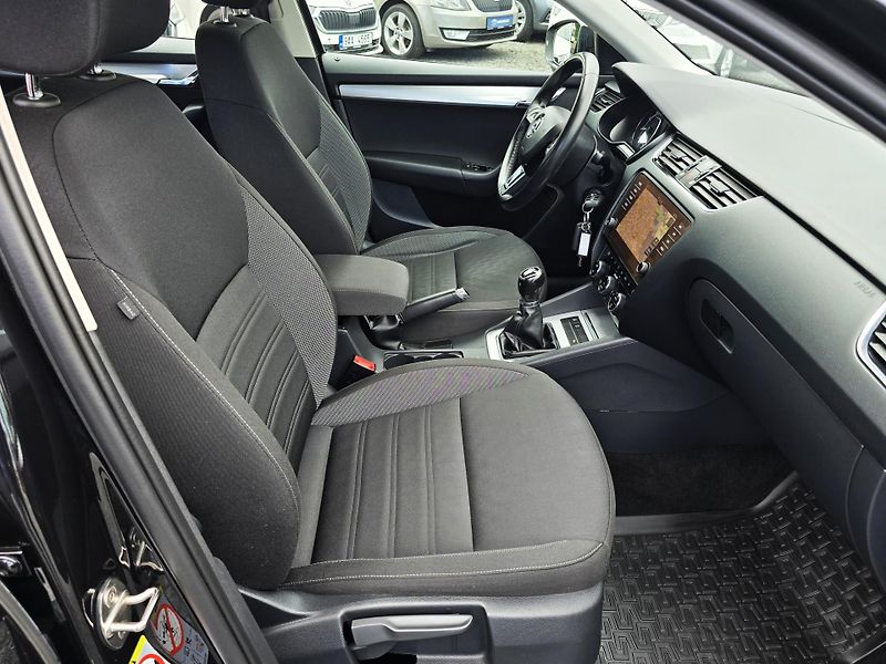 Škoda Octavia 1.4TSI NAVI NEHAVAROVÁNO 1Maji - fotka 14 z 26
