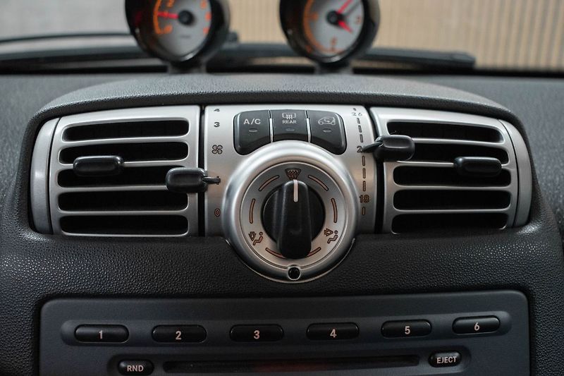 Smart Fortwo 1.0i 52kW *PANORAMA* - fotka 15 z 20